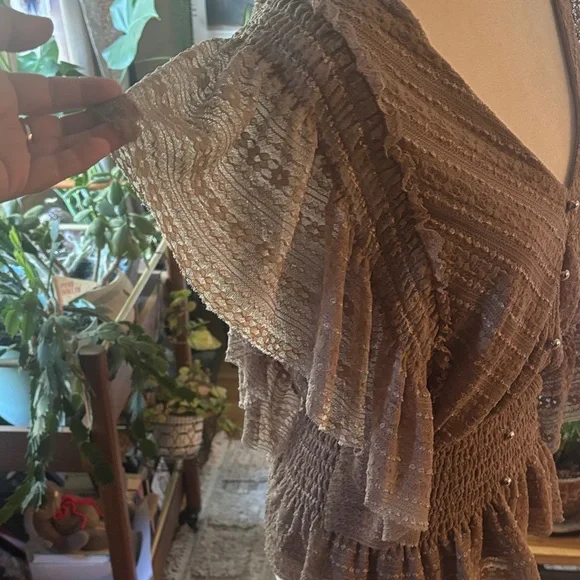 Daytrip Elegant Brown Ruffled Women's Top - Picture 4 of 4